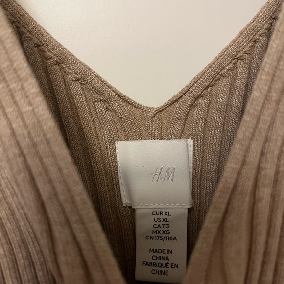 Ribbed Knit Tank Top - Picture 2 of 3